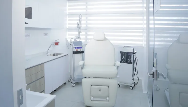 Sala de procedimientos dermatológicos