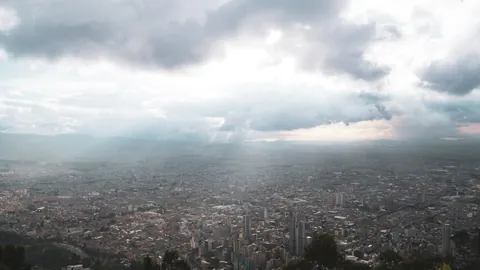 Protector solar en Bogotá: por qué la altura importa más de lo que crees